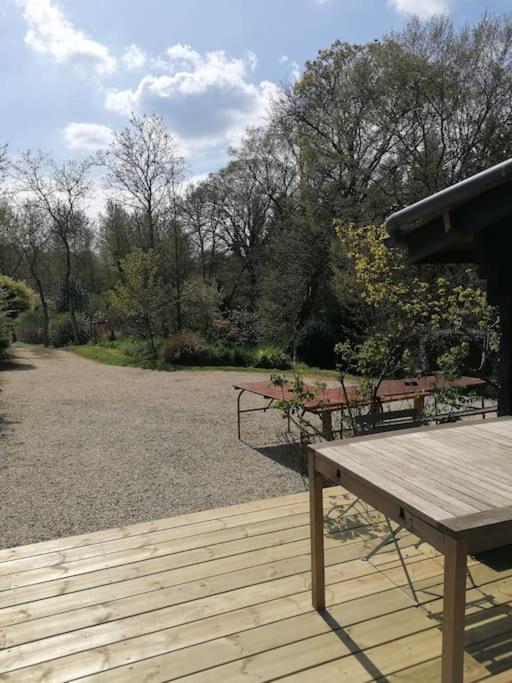 Chalet En Pleine Nature Au Bord D'Un Etang Lanvallay Kültér fotó