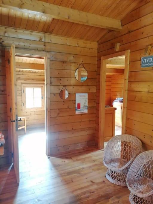 Chalet En Pleine Nature Au Bord D'Un Etang Lanvallay Kültér fotó