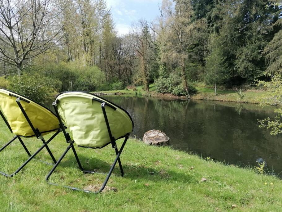 Chalet En Pleine Nature Au Bord D'Un Etang Lanvallay Kültér fotó