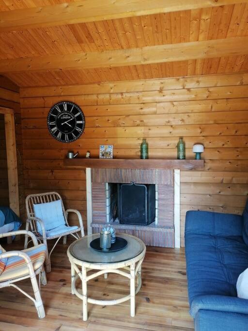 Chalet En Pleine Nature Au Bord D'Un Etang Lanvallay Kültér fotó