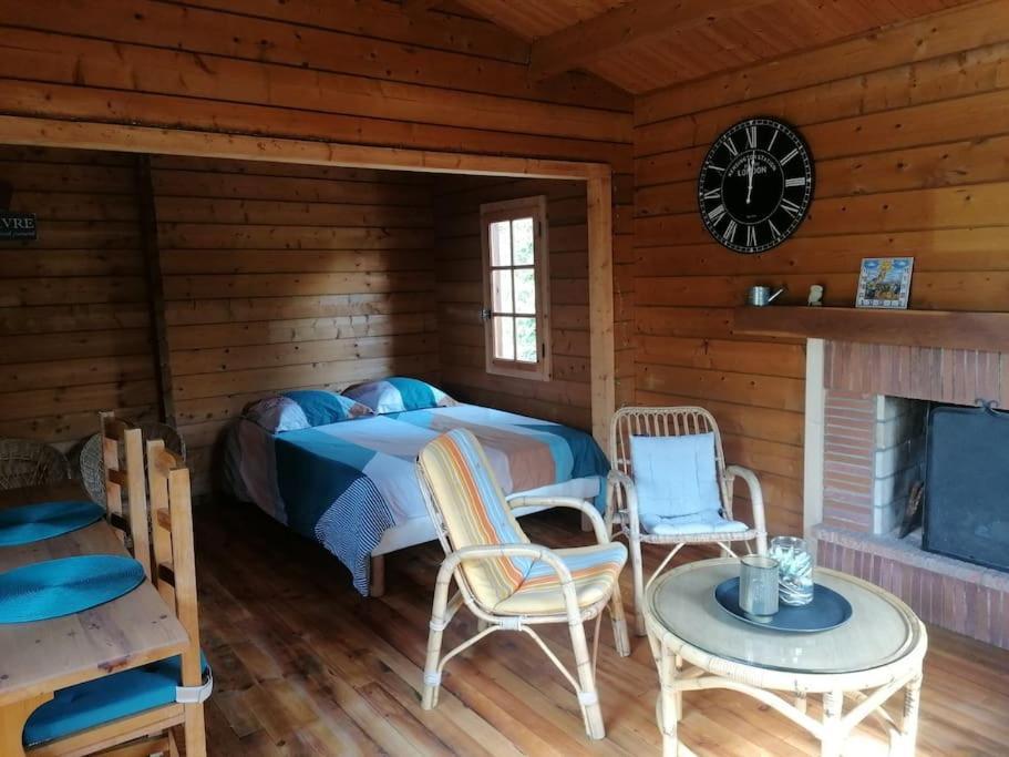 Chalet En Pleine Nature Au Bord D'Un Etang Lanvallay Kültér fotó