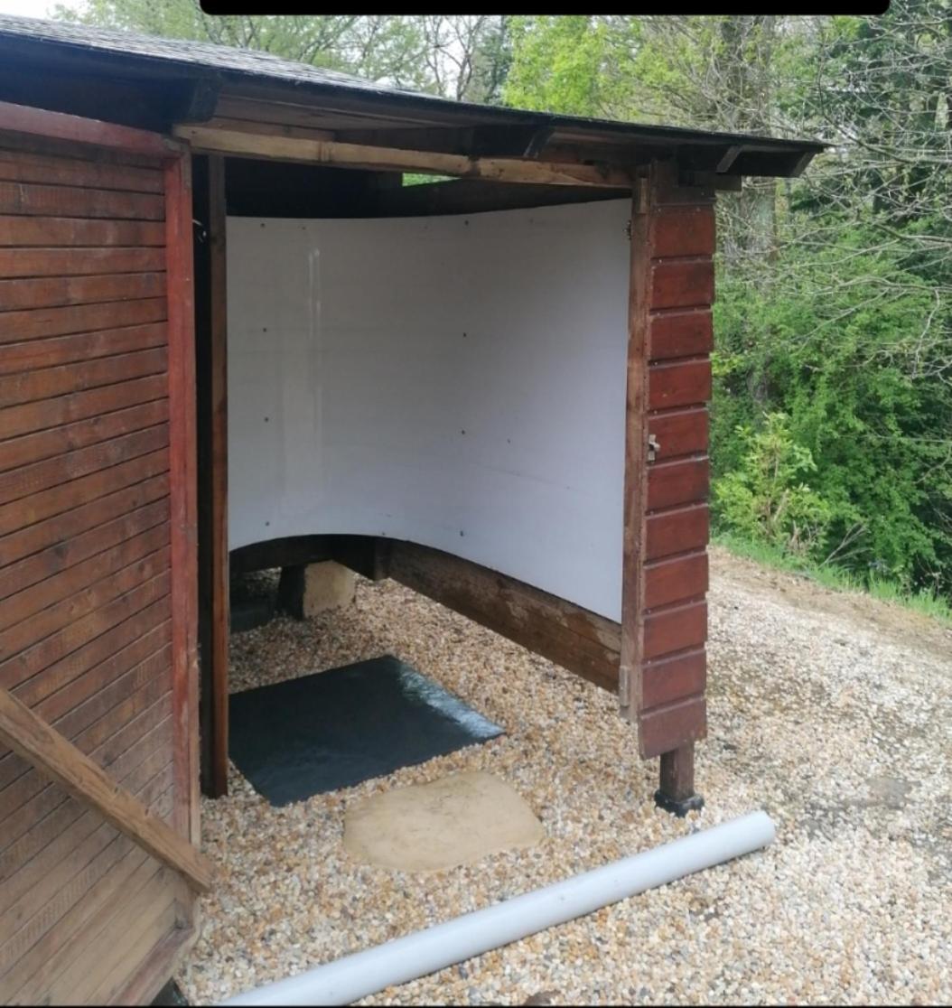 Chalet En Pleine Nature Au Bord D'Un Etang Lanvallay Kültér fotó